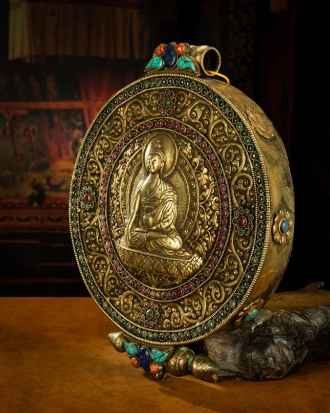 Qing Dynasty Tibetan Antique Gau Box Shakyamuni Buddha Repoussé and Gilt Gyirong Lakang Monastery