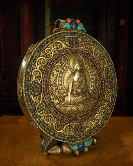 Qing Dynasty Tibetan Antique Gau Box Shakyamuni Buddha Repoussé and Gilt Gyirong Lakang Monastery