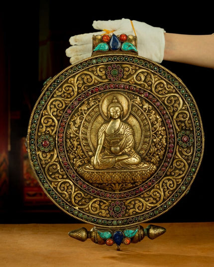 Qing Dynasty Tibetan Antique Gau Box Shakyamuni Buddha Repoussé and Gilt Gyirong Lakang Monastery