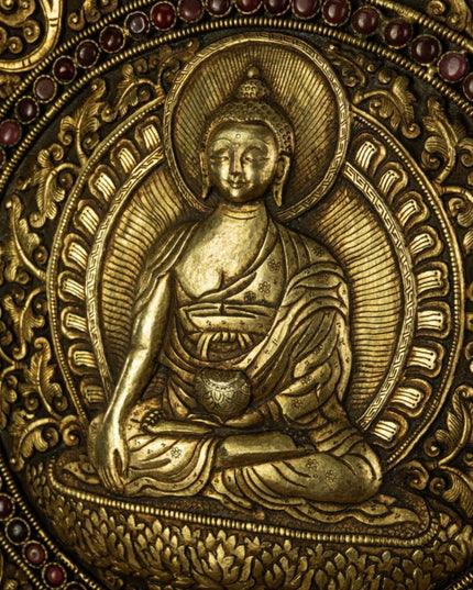 Qing Dynasty Tibetan Antique Gau Box Shakyamuni Buddha Repoussé and Gilt Gyirong Lakang Monastery