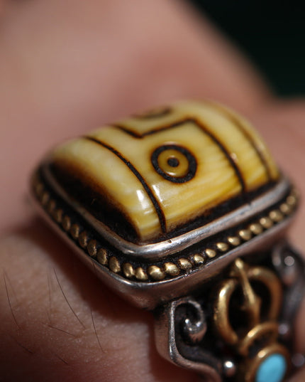 【Unique Item】Handcrafted Silver Ring with Etched Dzi Bead
