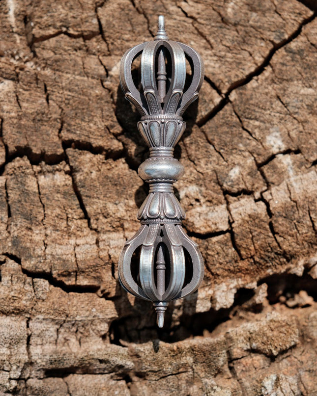 Nine-Petaled Lotus Throne Vajra with Silver Necklace