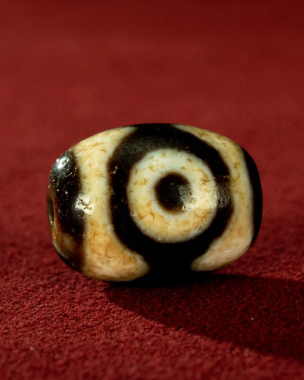 Daro Tiger Tooth Three Eyes Old Dzi Beads Tibetan Millennium Dzi Beads