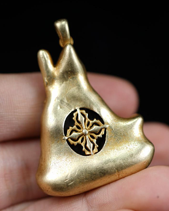 Thokcha Padmasambhava Pendant Necklace: Brass-Bordered Meteoritic Iron Amulet Artifact