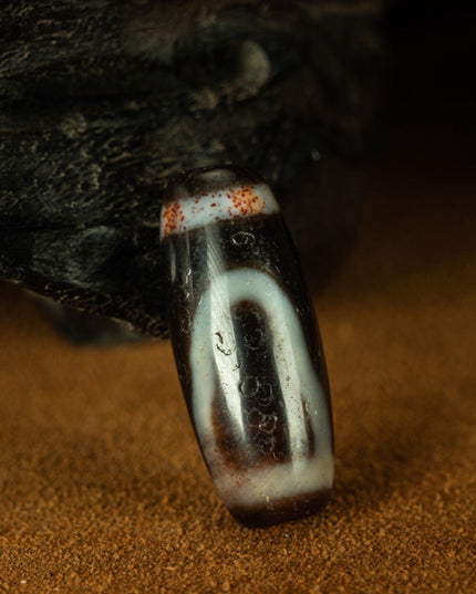 One-Eye Old Dzi beads from Mount Xumi Thousand-year-old Dzi beads from Tibet Large grains of cinnabar
