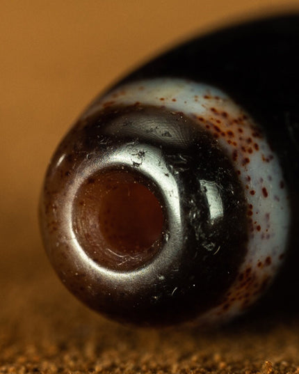 One-Eye Old Dzi beads from Mount Xumi Thousand-year-old Dzi beads from Tibet Large grains of cinnabar