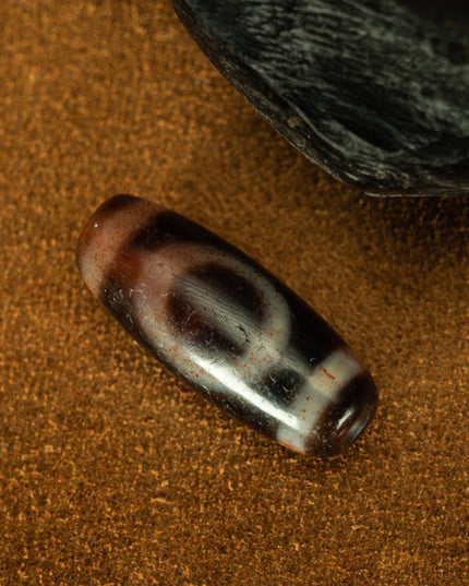 One-Eye Old Dzi beads from Mount Xumi Thousand-year-old Dzi beads from Tibet Large grains of cinnabar