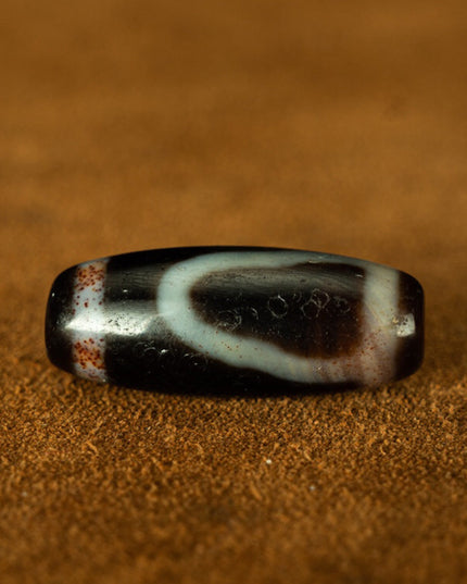 One-Eye Old Dzi beads from Mount Xumi Thousand-year-old Dzi beads from Tibet Large grains of cinnabar