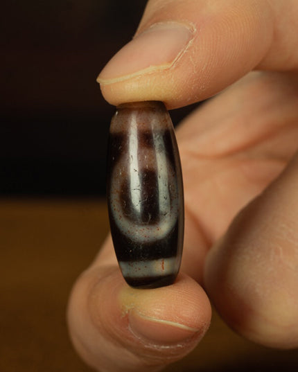 One-Eye Old Dzi beads from Mount Xumi Thousand-year-old Dzi beads from Tibet Large grains of cinnabar
