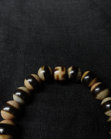 【Unique Item】 Six-word maxim one eye Dzi bead bracelet