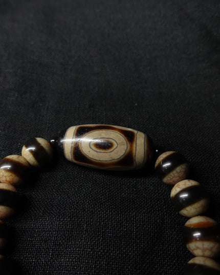【Unique Item】 Six-word maxim one eye Dzi bead bracelet