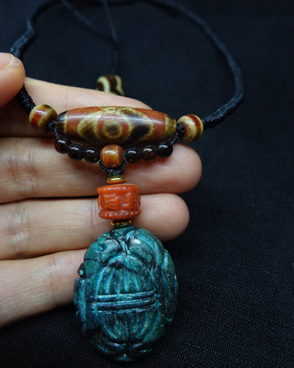 【Unique Item】 Old green Turquoise carving Three-eyed broken Dzi bead necklace
