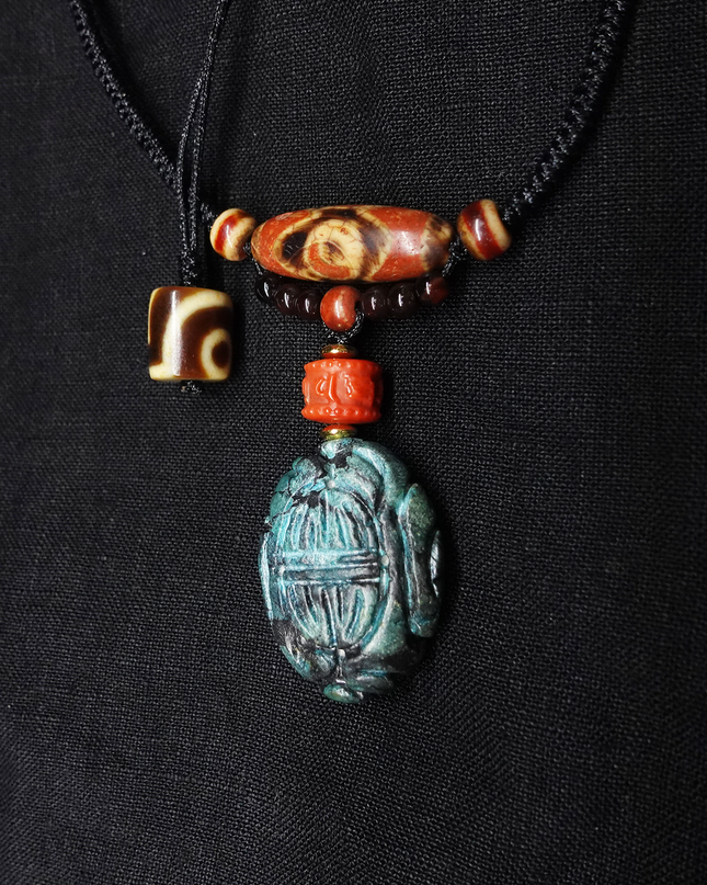【Unique Item】 Old green Turquoise carving Three-eyed broken Dzi bead necklace