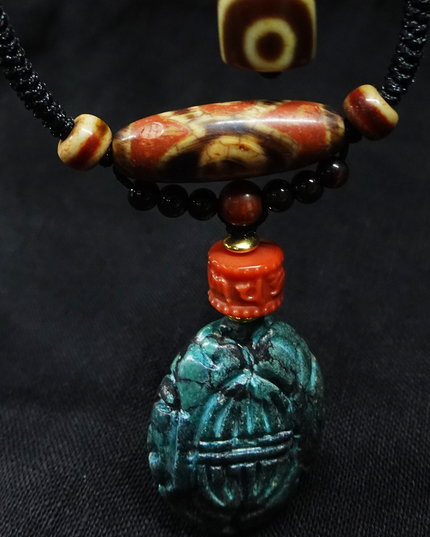 【Unique Item】 Old green Turquoise carving Three-eyed broken Dzi bead necklace