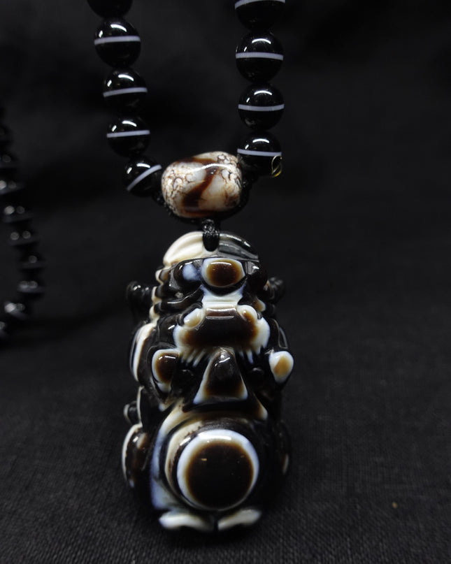 【Unique Item】 Nine-eyed agate snow lion necklace