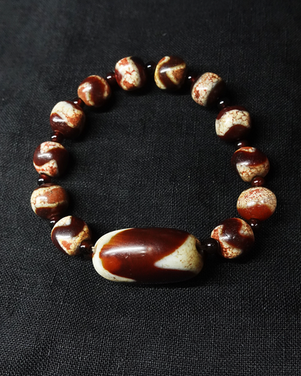 【Unique Item】 Tiger Tooth Bead Flat Bead Bracelet
