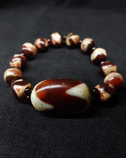 【Unique Item】 Tiger Tooth Bead Flat Bead Bracelet