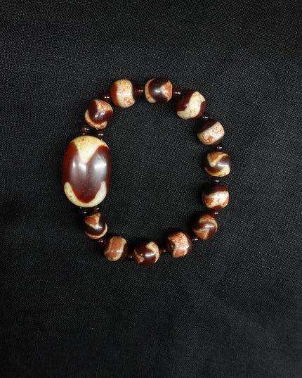 【Unique Item】 Tiger Tooth Bead Flat Bead Bracelet