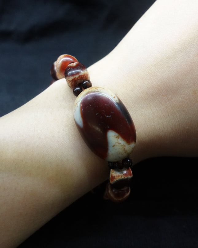 【Unique Item】 Tiger Tooth Bead Flat Bead Bracelet