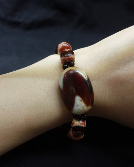 【Unique Item】 Tiger Tooth Bead Flat Bead Bracelet