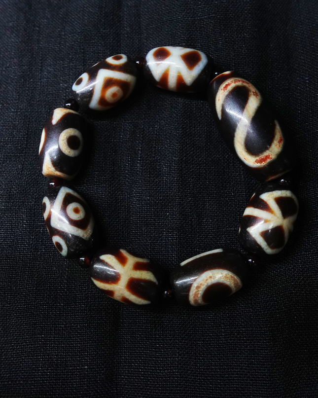【Unique Item】 Money Hook Multi-Totem Dzi bead Bracelet