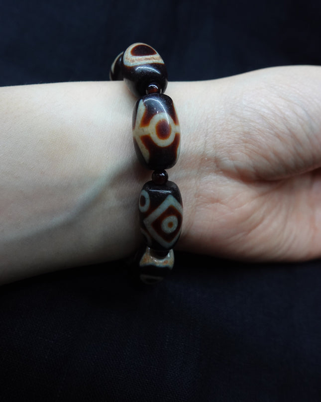 【Unique Item】 Money Hook Multi-Totem Dzi bead Bracelet
