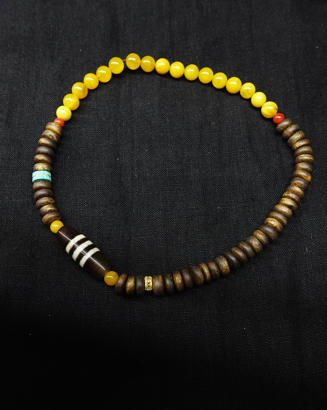 【Unique Item】 Amber and Agarwood Bracelet