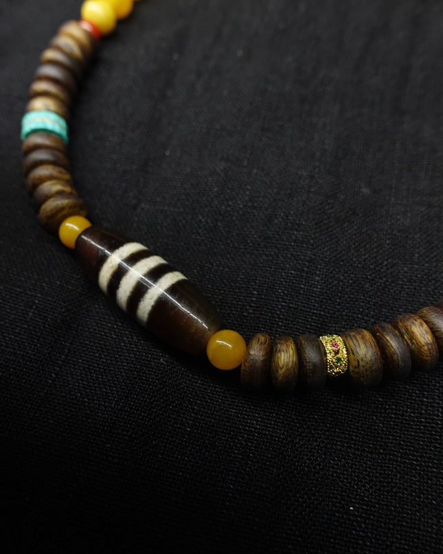 【Unique Item】 Amber and Agarwood Bracelet