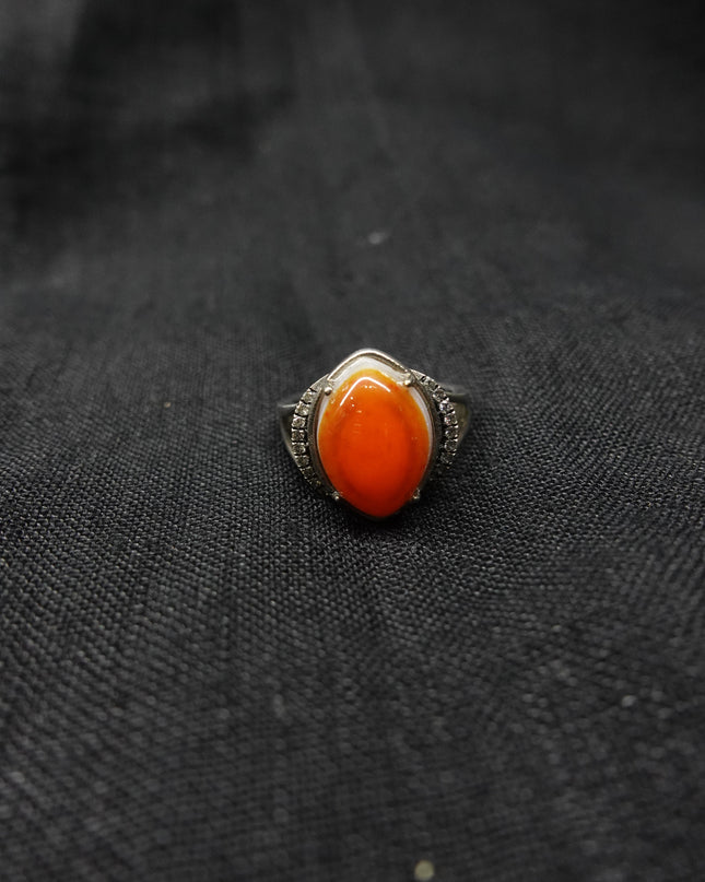 【Unique Item】 Diamond-encrusted eye-shaped South Red ring