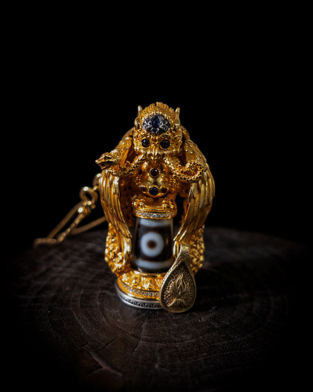 Guardian Owl Dzi Bead Pendant – Amulet for Protection & Wisdom
