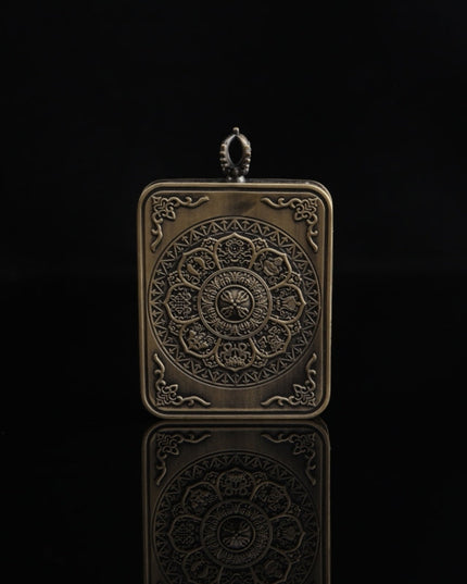 Mahasthamaprapta Tibetan Thangka Pendant with the Eight Auspicious Tibetan Signs Shell