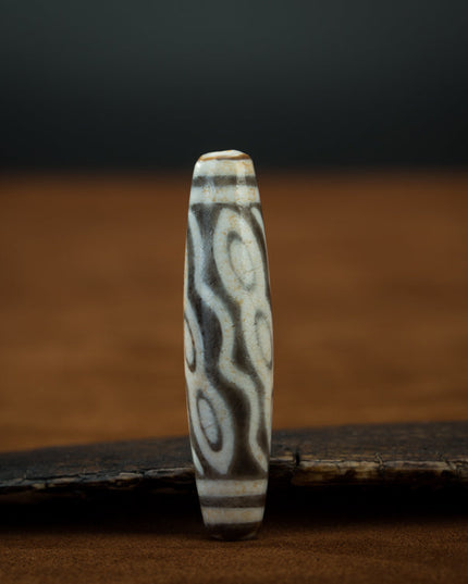Dragon Eye Dzi Bead Pendant – Unique Nine-Eye Design for Spiritual Protection