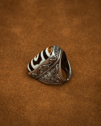 Three-Eye Dzi Bead Wealth Ring – Spiritual Blessing and Prosperity Protection