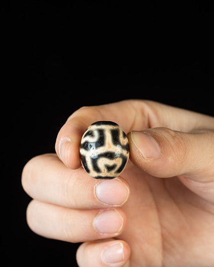 Rare Lotus Dzi Bead Pendant – Nine-Eye Ancient Bead for Peace and Spiritual Protection
