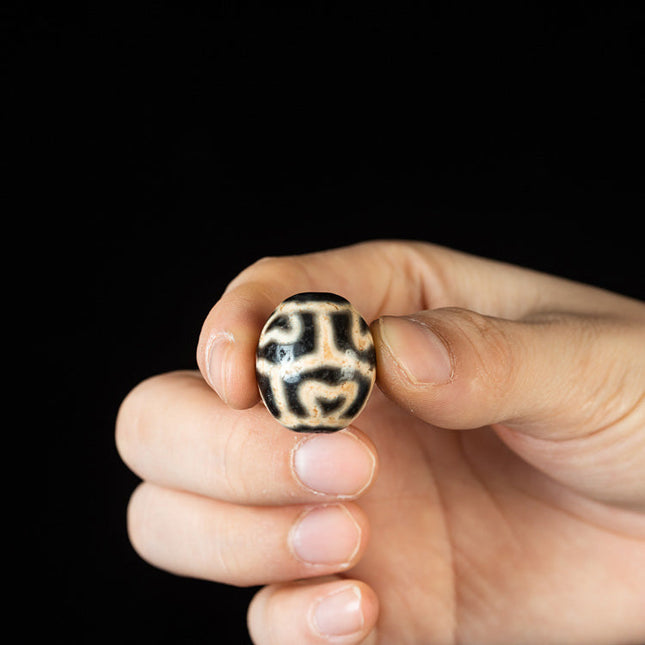 Rare Lotus Dzi Bead Pendant – Nine-Eye Ancient Bead for Peace and Spiritual Protection