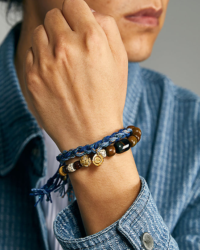The Pure Essence Agate & Sandalwood Bracelet