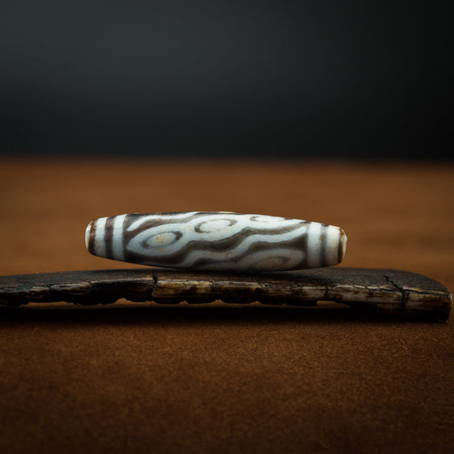 Dragon Eye Dzi Bead Pendant – Unique Nine-Eye Design for Spiritual Protection