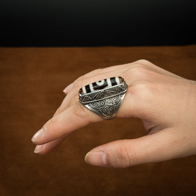 Three-Eye Dzi Bead Wealth Ring – Spiritual Blessing and Prosperity Protection