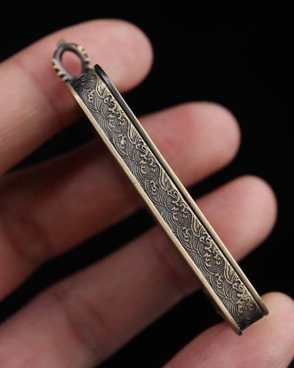 Shakyamuni Buddha Tibetan Thangka Pendant with Eight Auspicious Tibetan Signs Shell