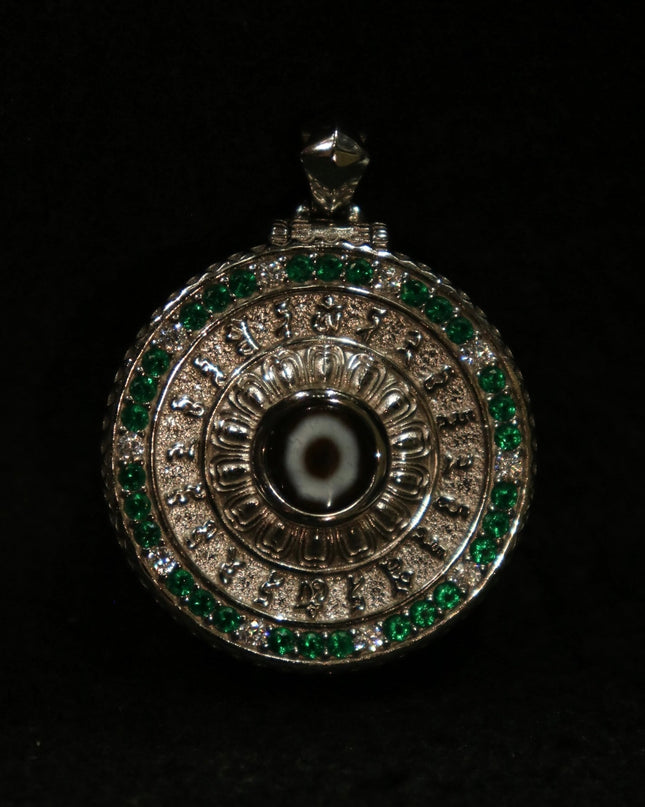 Prosperous Eye Dzi Bead Pendant – Symbol of Protection & Abundance
