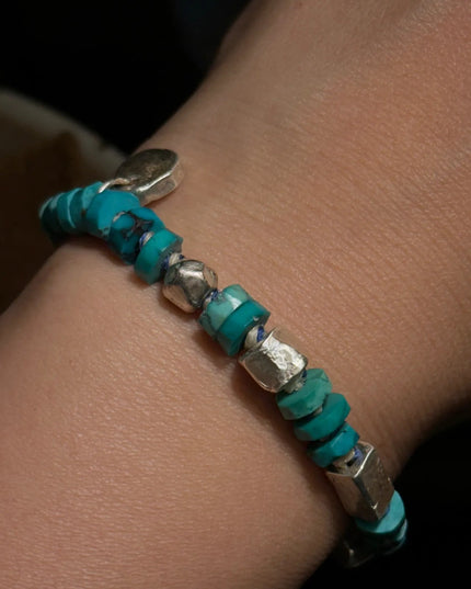 【Unique Item】 Wilderness Wind: Raw Turquoise and Silver Bead Bracelet